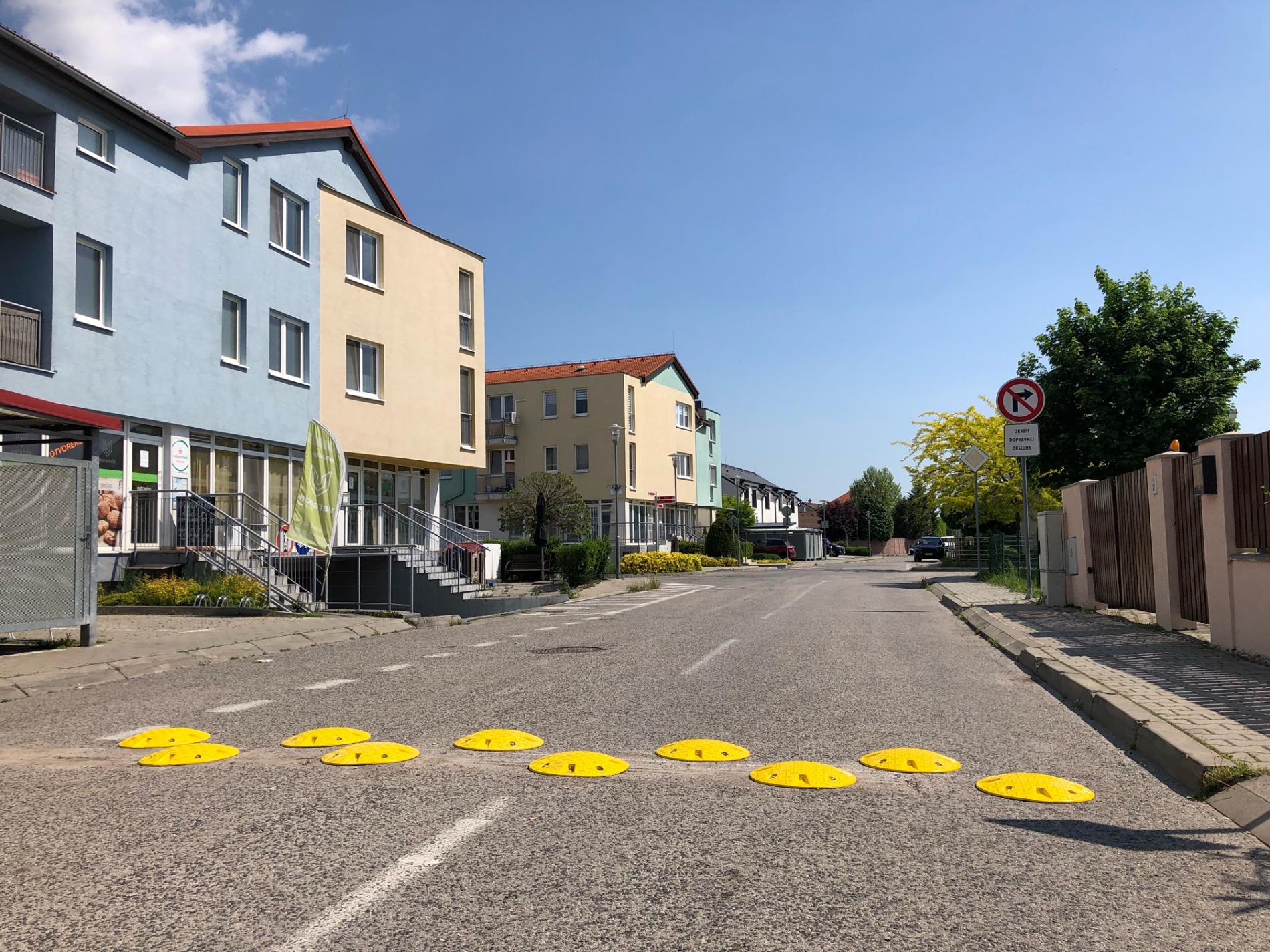 Nové spomaľovacie vankúše na vajnorských uliciach