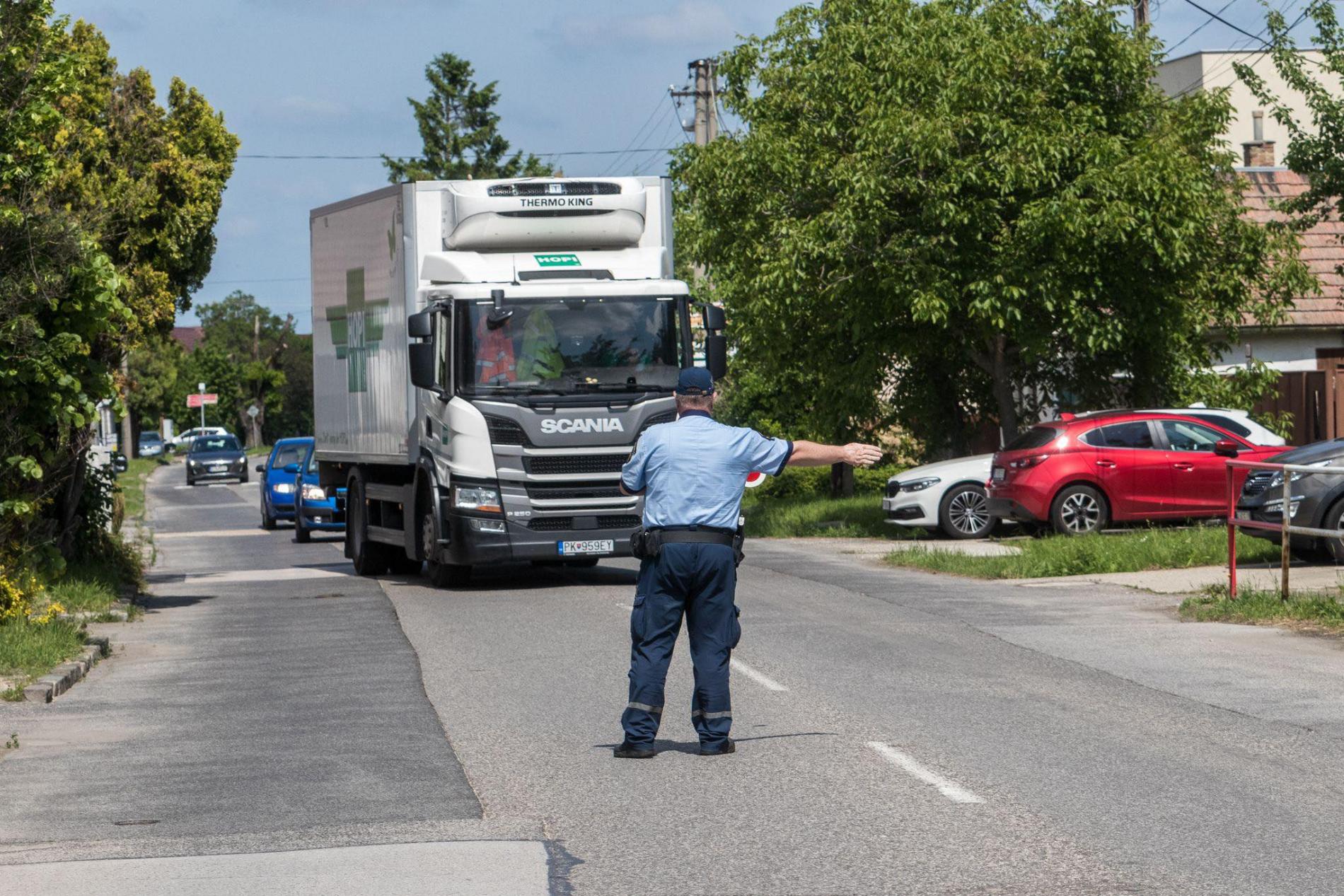 Polícia vážila kamióny vo Vajnoroch