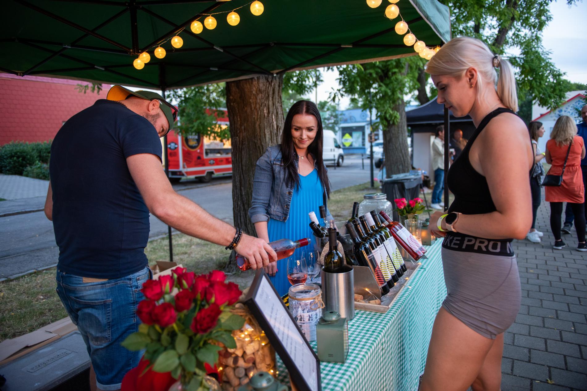 Z vín v parku sa stalo obľúbené a vyhľadávané podujatie